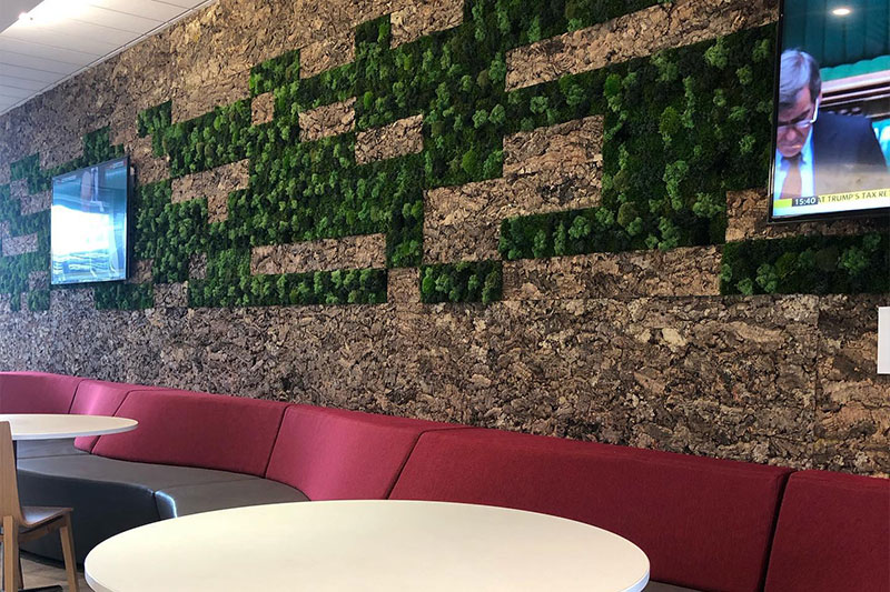 استفاده از دیوار سبز در کافه