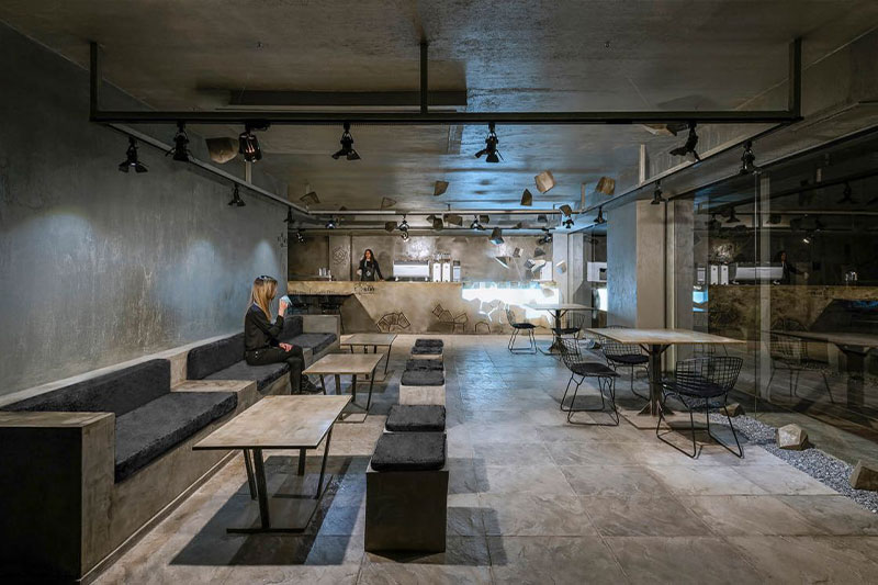 کافه با طراحی صنعتی